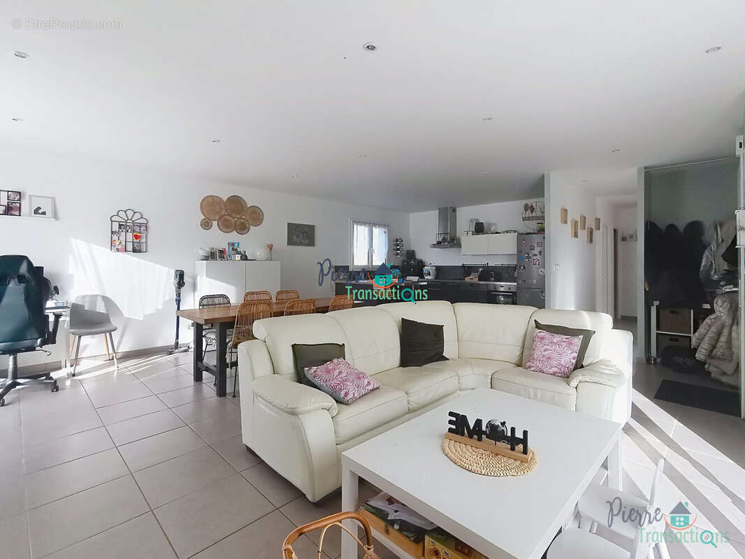 Maison à SAINT-JEAN-DE-LA-NEUVILLE