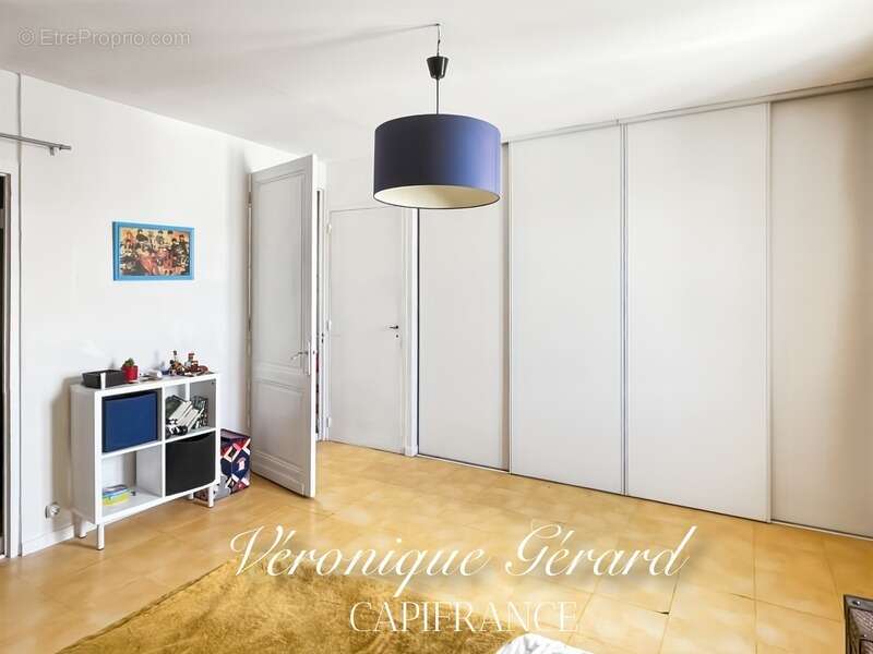 Maison à SAINT-MEDARD-DE-GUIZIERES