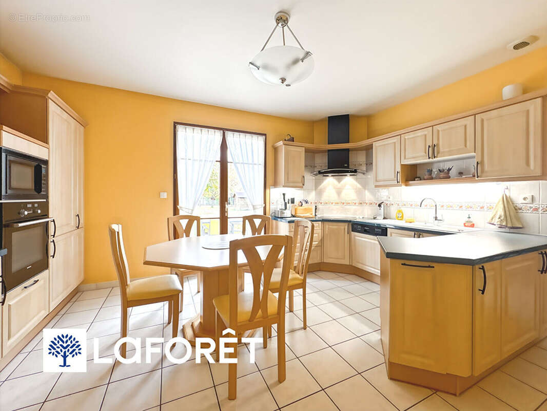 Maison à SAINTE-GENEVIEVE-DES-BOIS