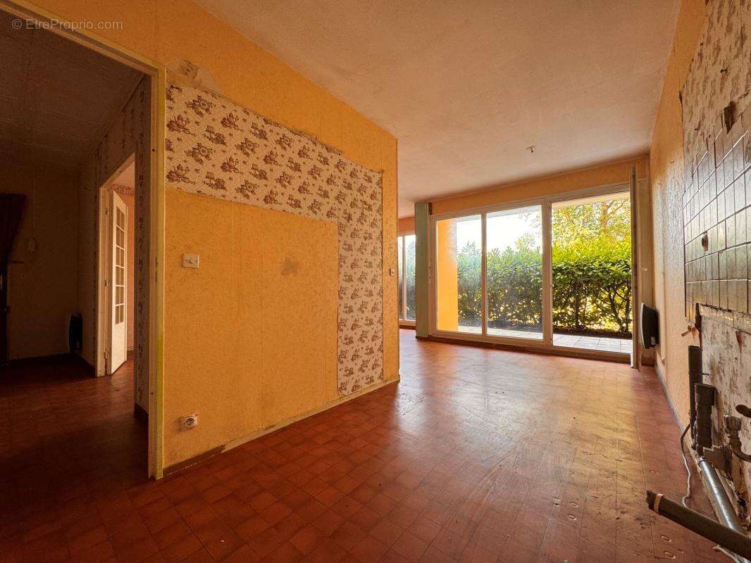Appartement t3 avec terrasse - photo 6