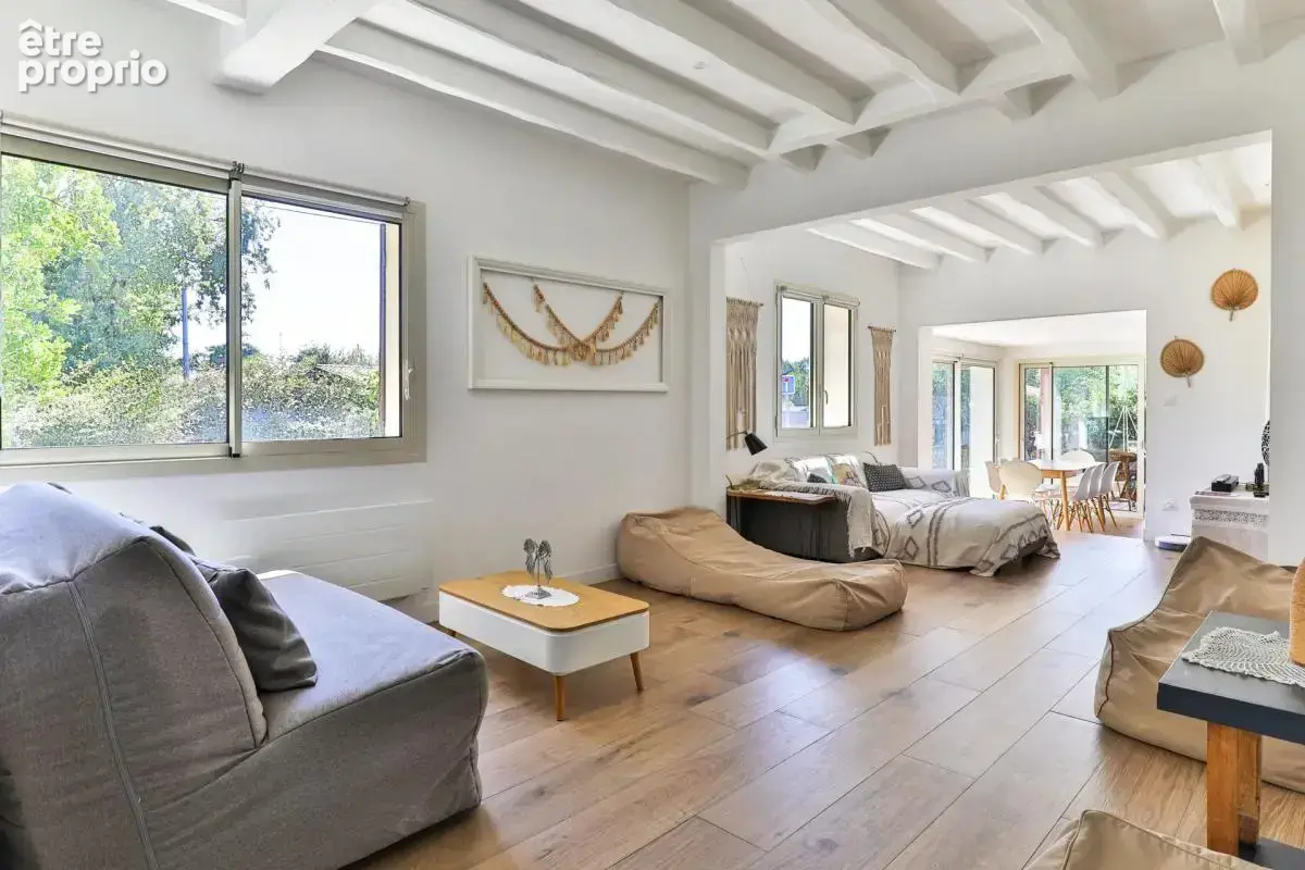 Maison de 7 pièces de 140 m² à Arès - photo 2