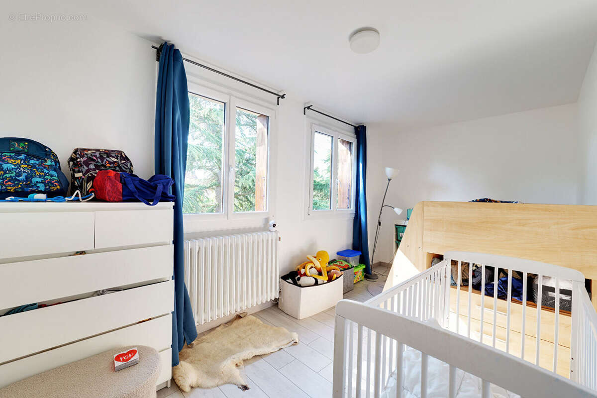 Appartement à FRESNES