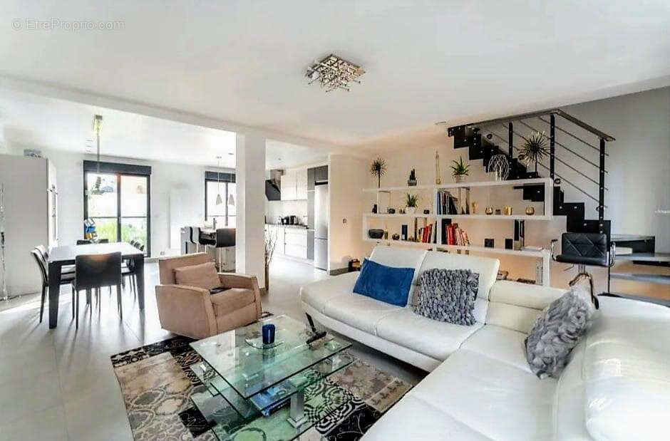 Maison à LA GARENNE-COLOMBES