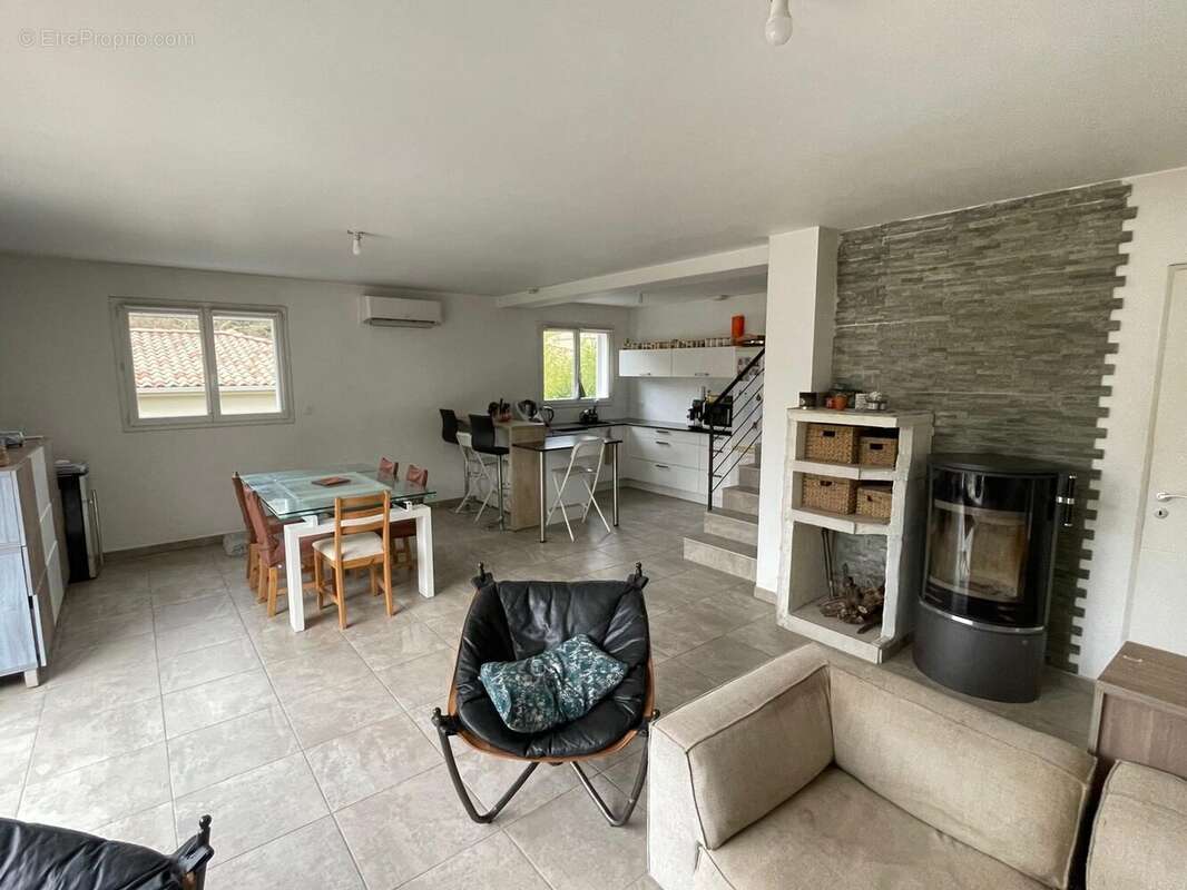 Maison à COMBAILLAUX