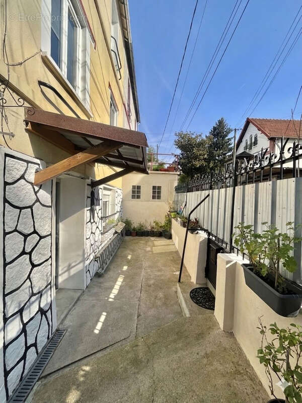 Maison 56 m² à Bagnolet  - photo 2