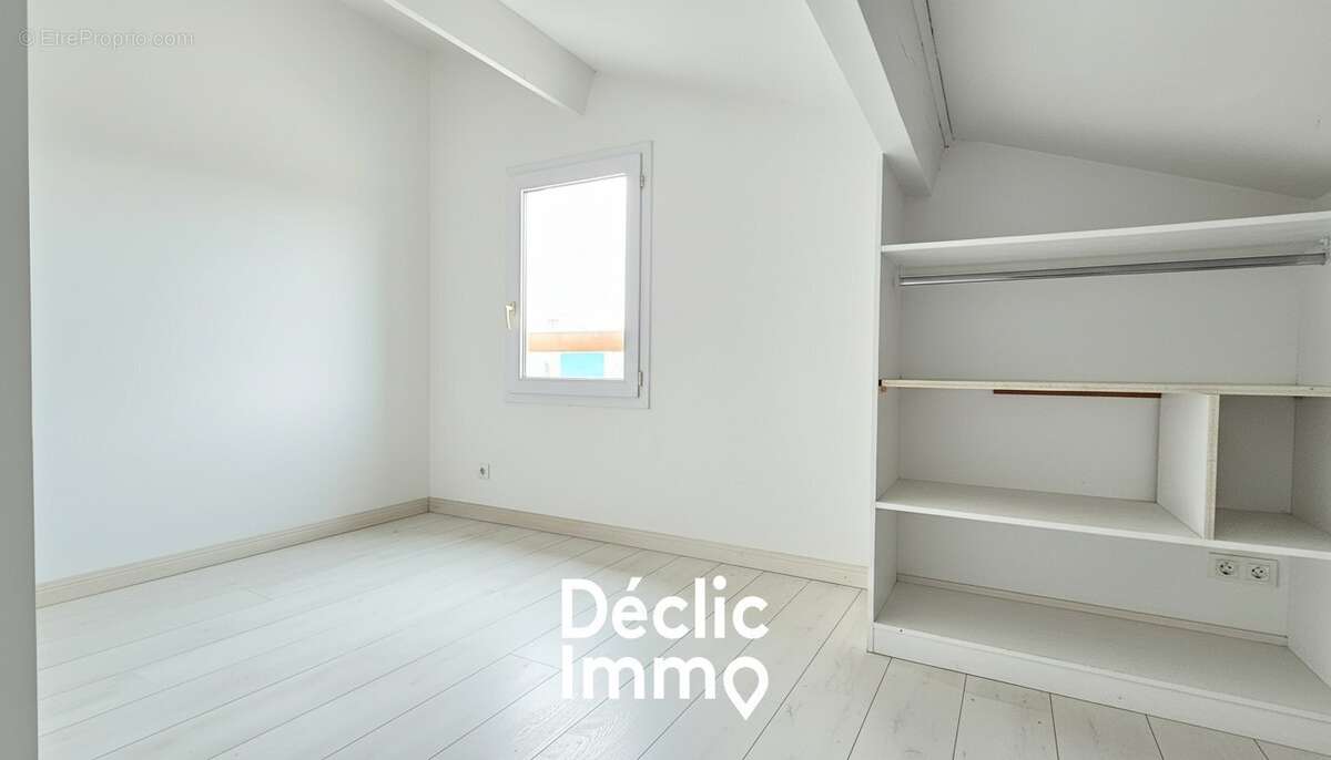 Maison à VIC-LA-GARDIOLE