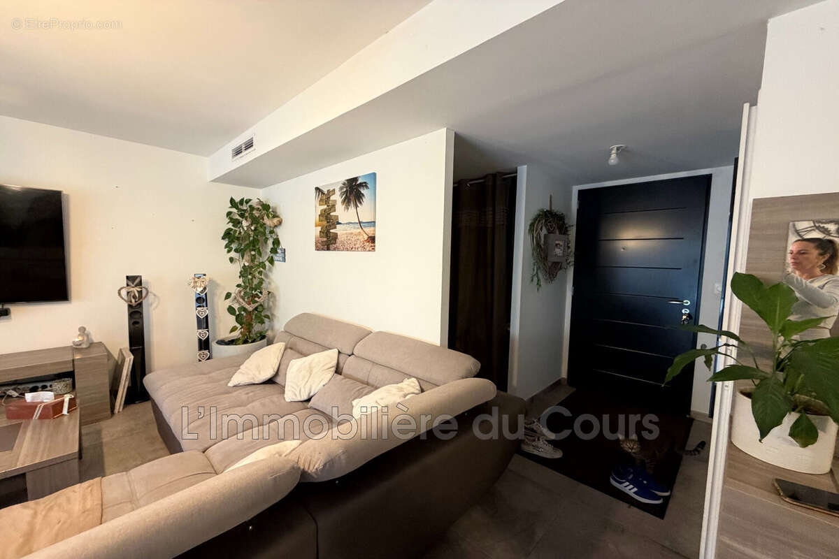 Maison à SAINT-MITRE-LES-REMPARTS