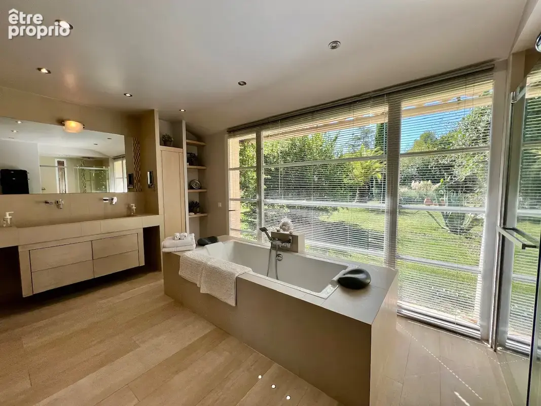 Villa moderne de 346m2 pleine de charme, au calme absolu situé à 500 mètres de Mougins - photo 17