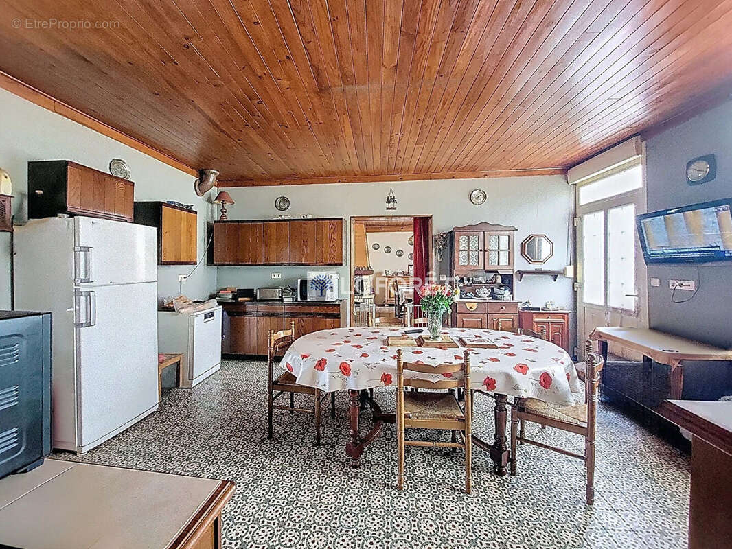 Maison à MONTBREHAIN