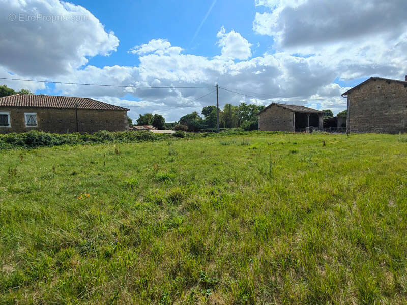 Terrain à SAUZE-VAUSSAIS