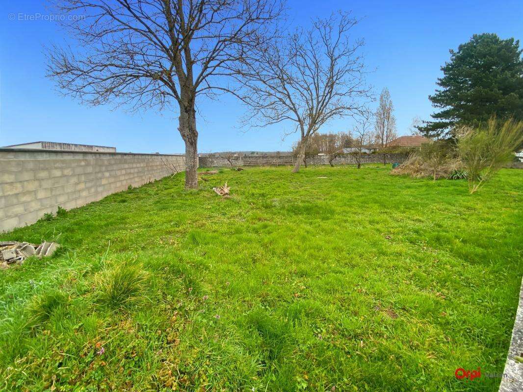 Terrain à AMILLY
