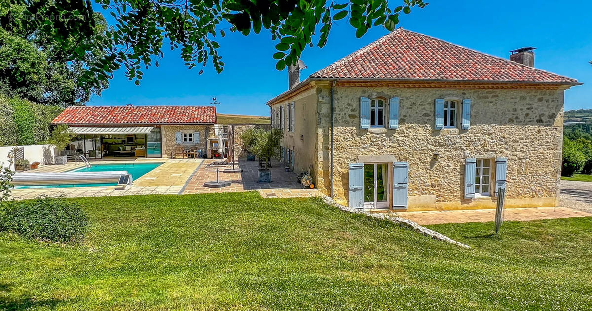 Maison à VIC-FEZENSAC