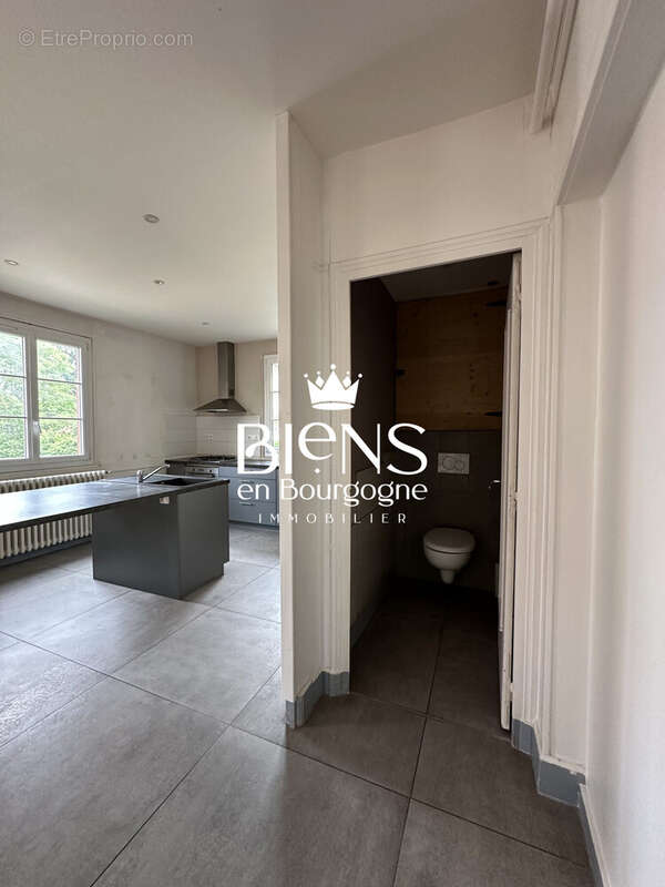Vue des toilettes - Appartement à LOUHANS