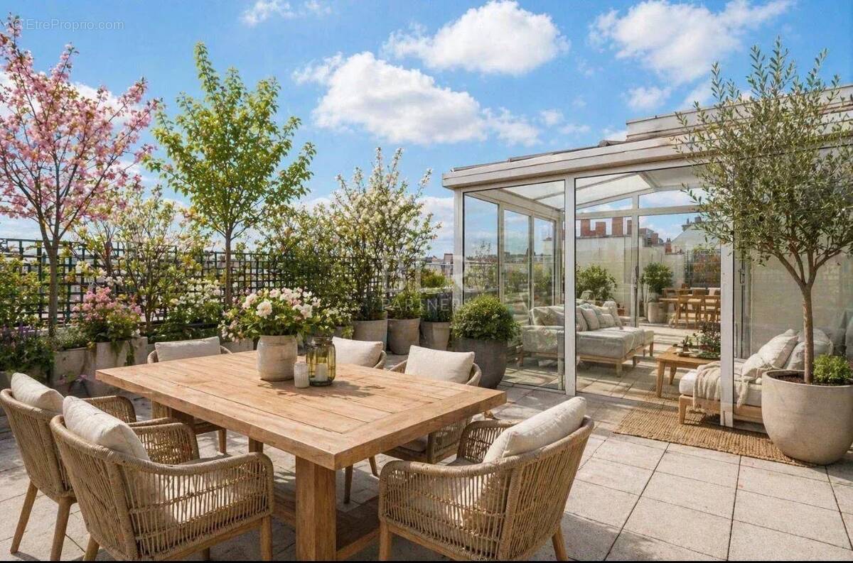 Appartement à NEUILLY-SUR-SEINE