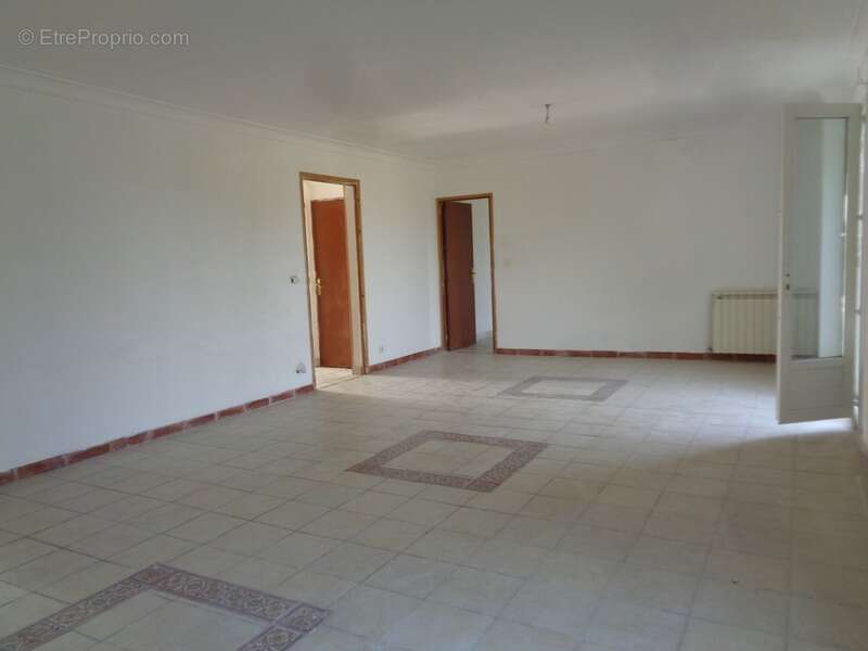 Maison à SAINT-GENIS-DE-SAINTONGE