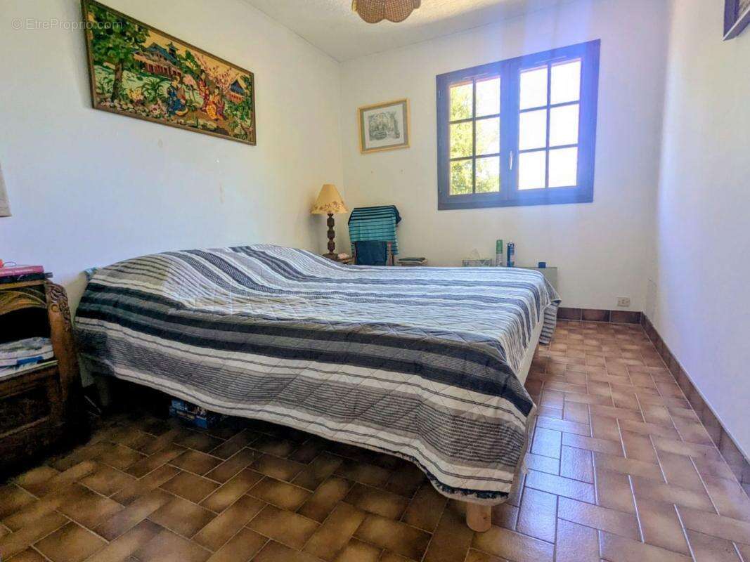 Maison 92 m² à Reynes  - photo 4