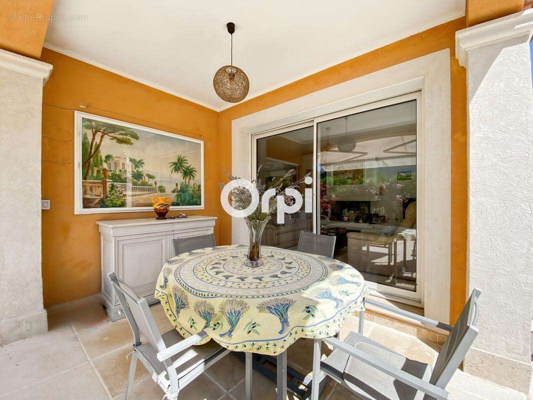Maison à NANS-LES-PINS