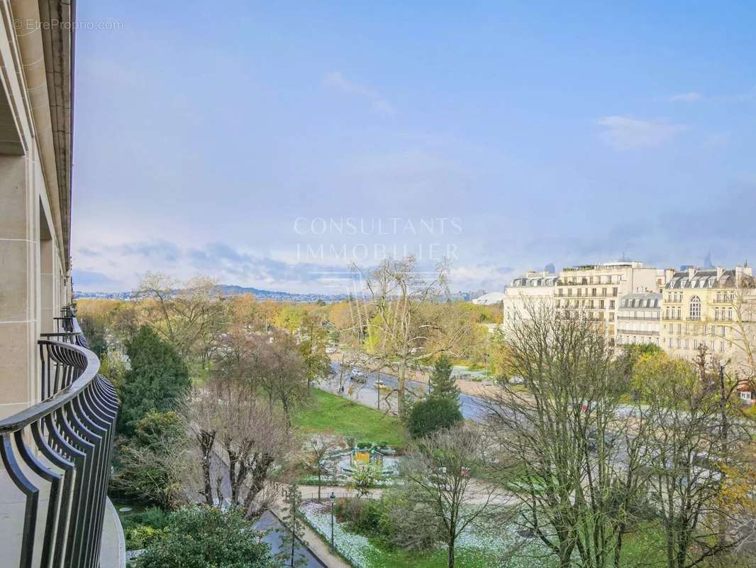 Appartement à PARIS-16E