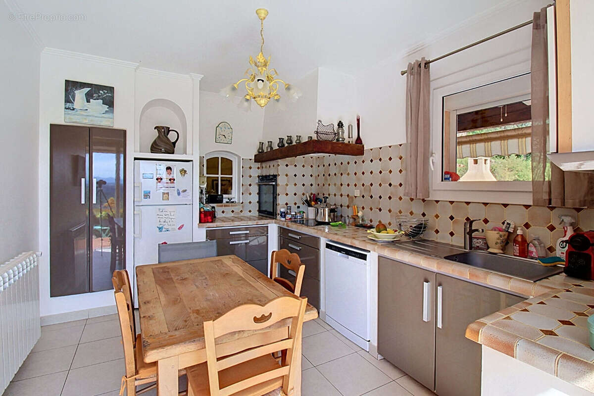 A VENDRE EN EXCLUSIVITE à Draguignan - Maison 4 pièces Lumineuse et calme avec belle vue - photo 11