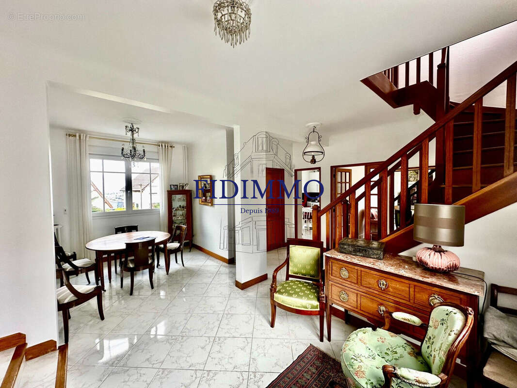 Maison à CHENNEVIERES-SUR-MARNE