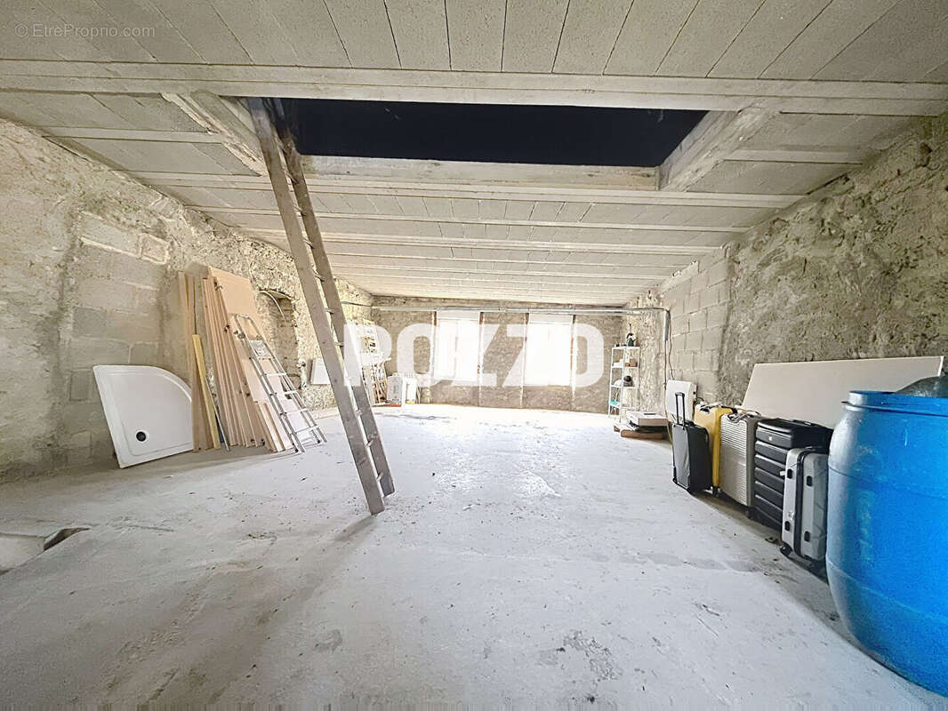 Maison 6 pièces à Genêts : 3 logements communicants avec beau potentiel locatif - photo 16
