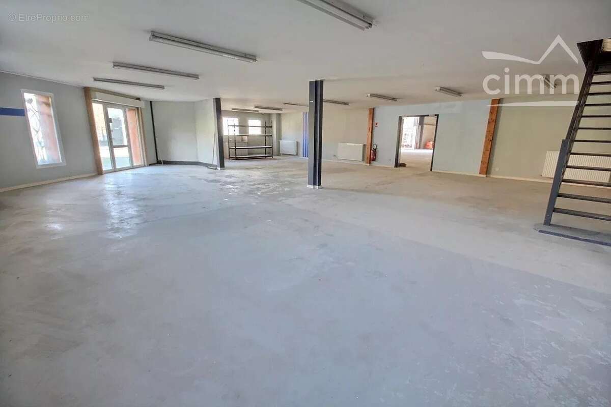 Commerce à LA ROCHETTE