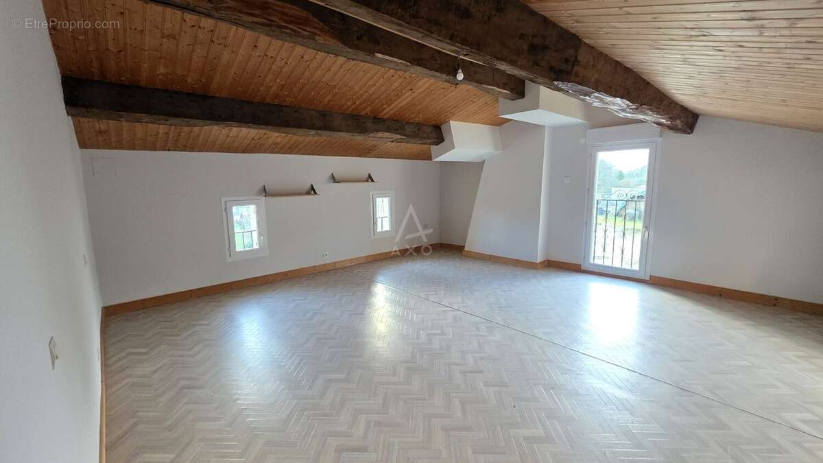 Maison pierre de 14m² avec un chai de 70m² sur 780m² de terrain - photo 4