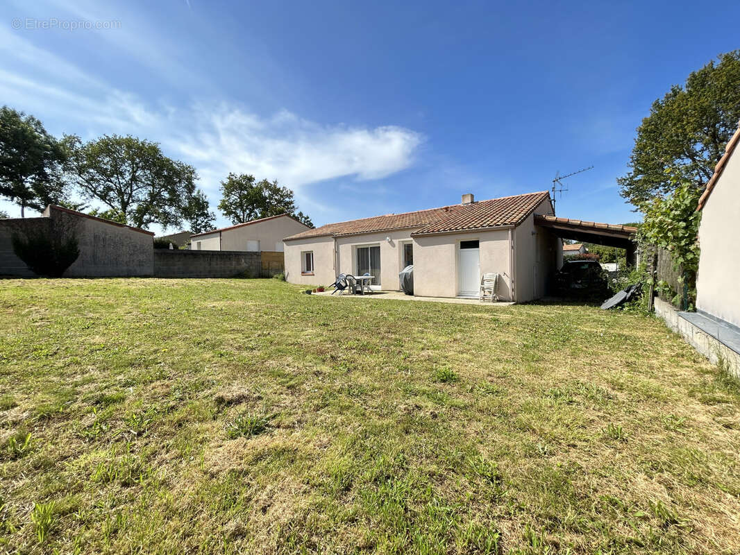 Maison à CUGAND