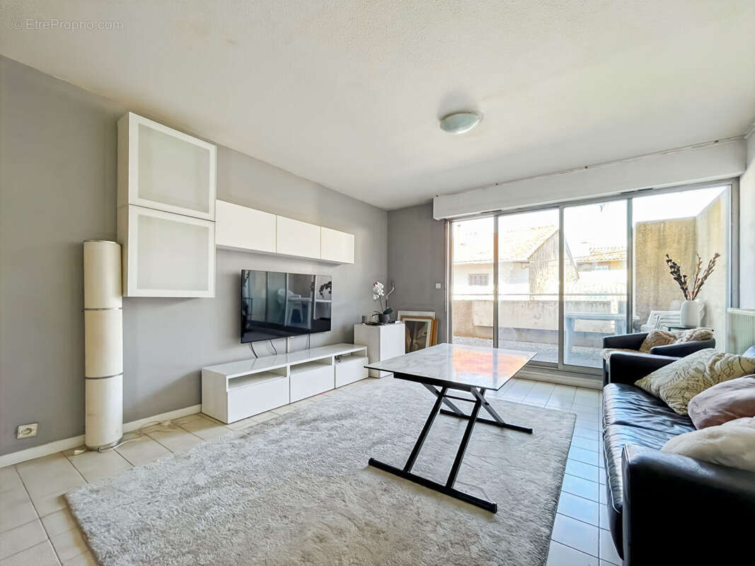 Appartement à MARSEILLE-4E