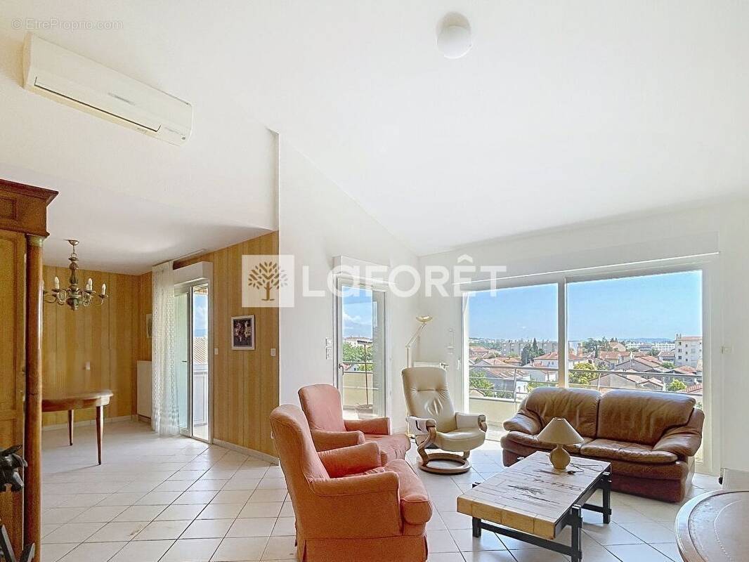 Appartement à GUILHERAND-GRANGES