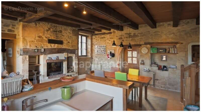 Maison de caractère avec vue château – Milhac - photo 9