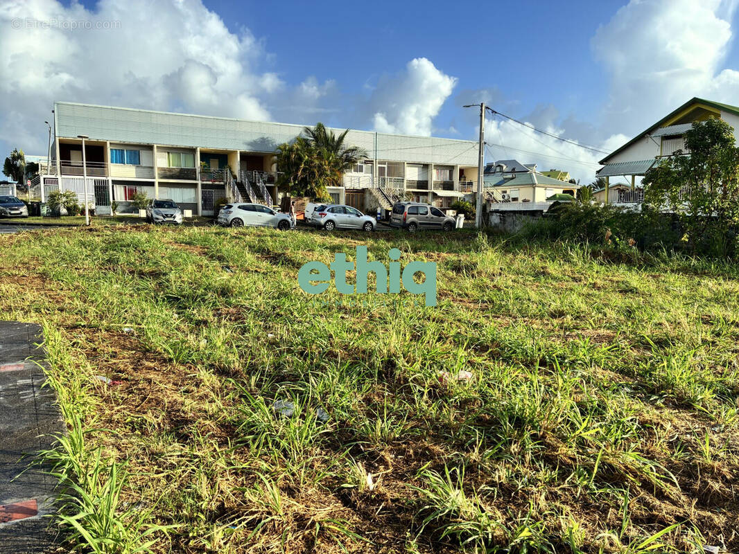 Terrain à GOYAVE