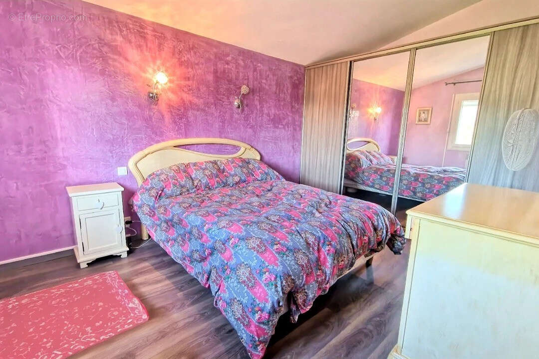 Maison à SAINT-JULIEN-LES-ROSIERS