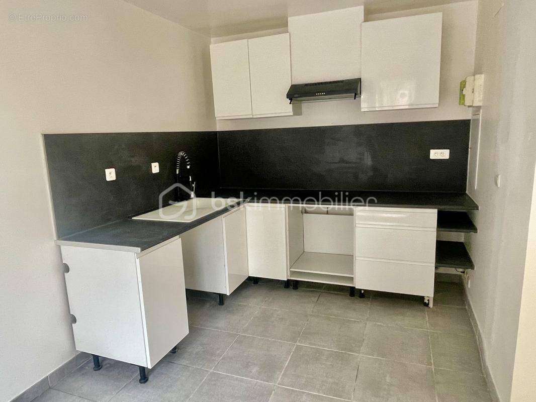 Appartement à MEYNES