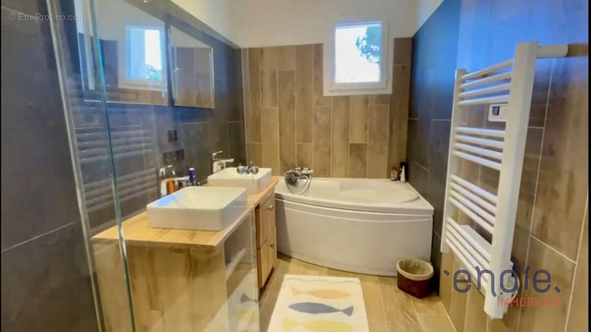 Maison à LA GARDE-FREINET