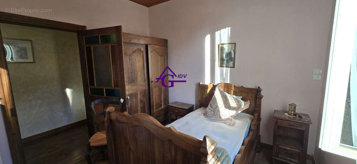 Maison à MIRANDOL-BOURGNOUNAC