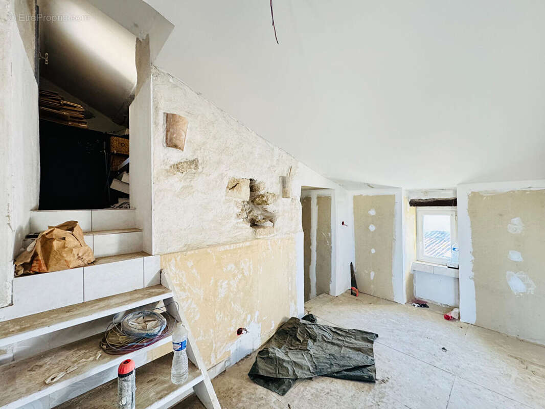 Appartement à PUISSALICON