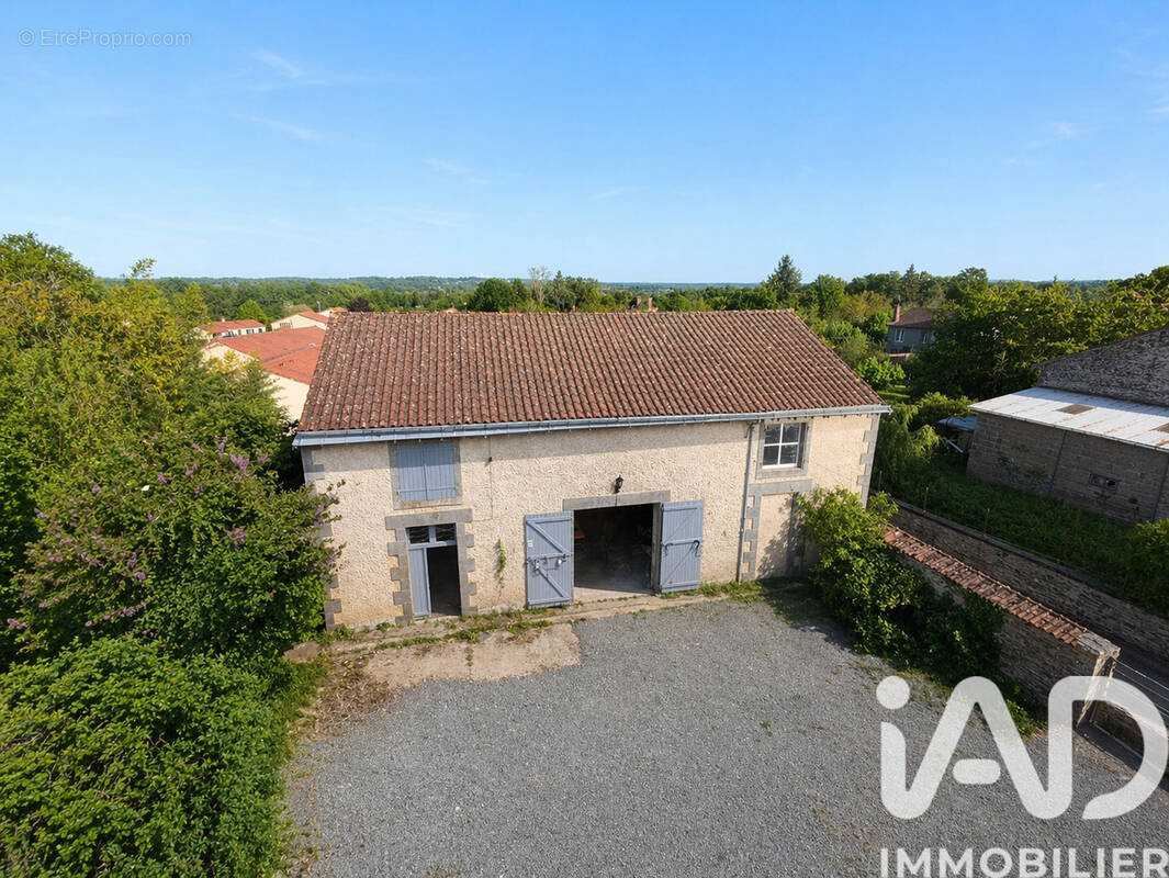 Photo 1 - Maison à BUSSIERE-POITEVINE