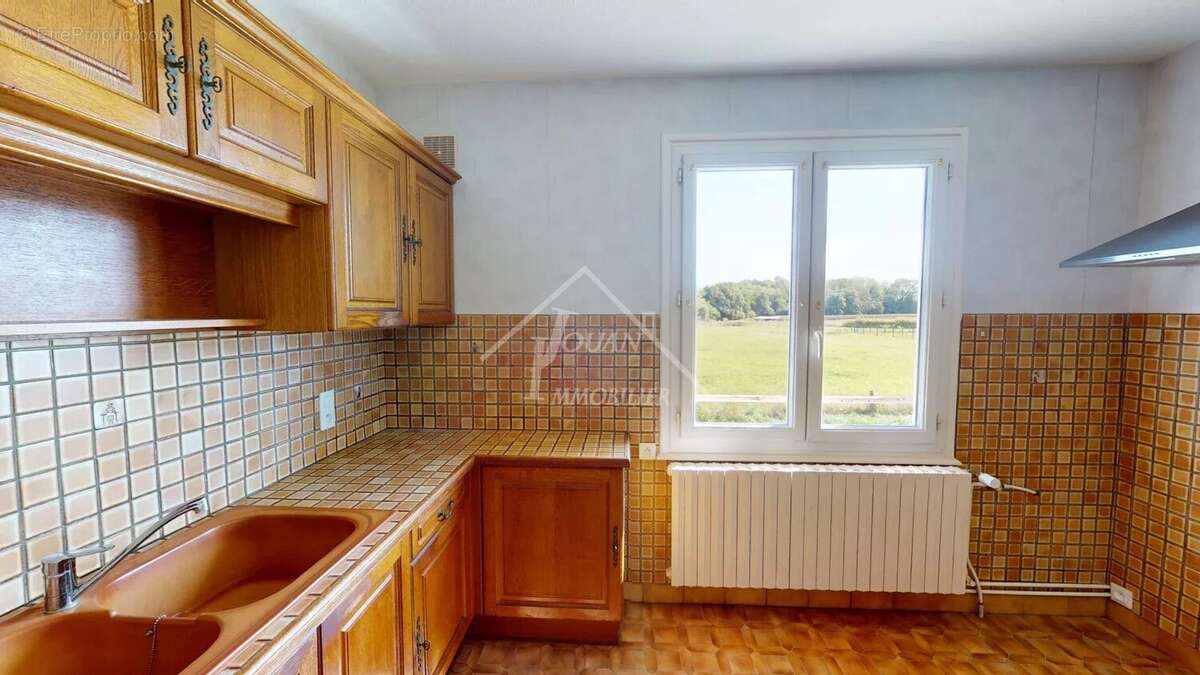 Maison à THIEL-SUR-ACOLIN