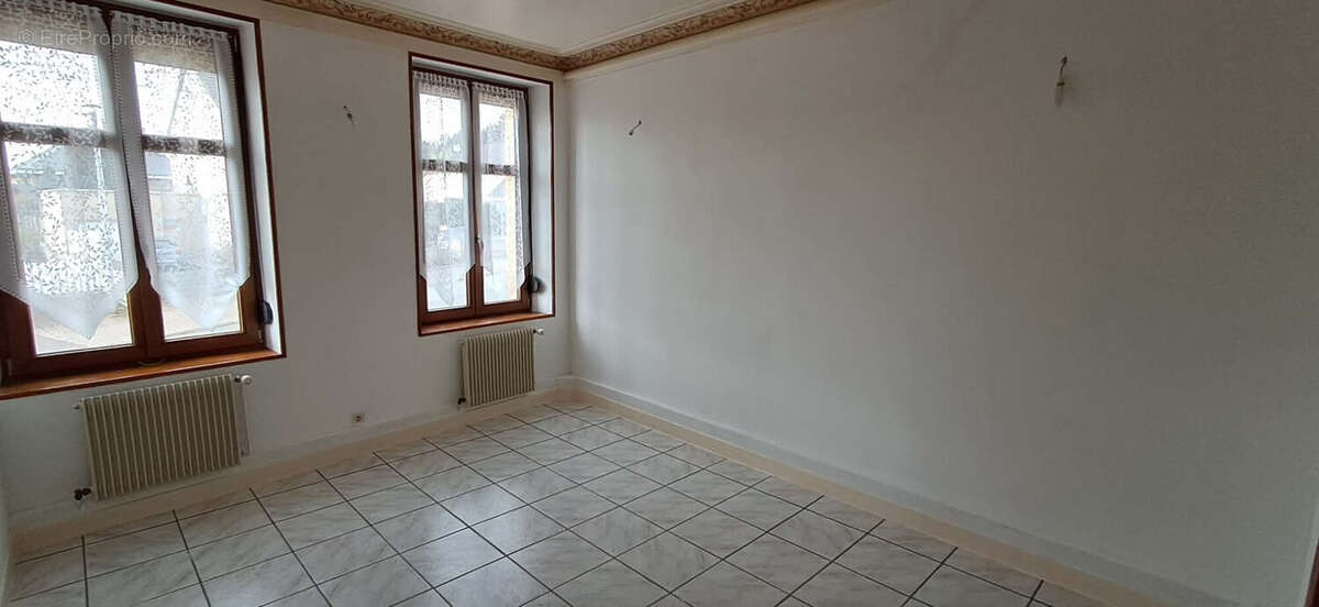 Maison à VIVIER-AU-COURT