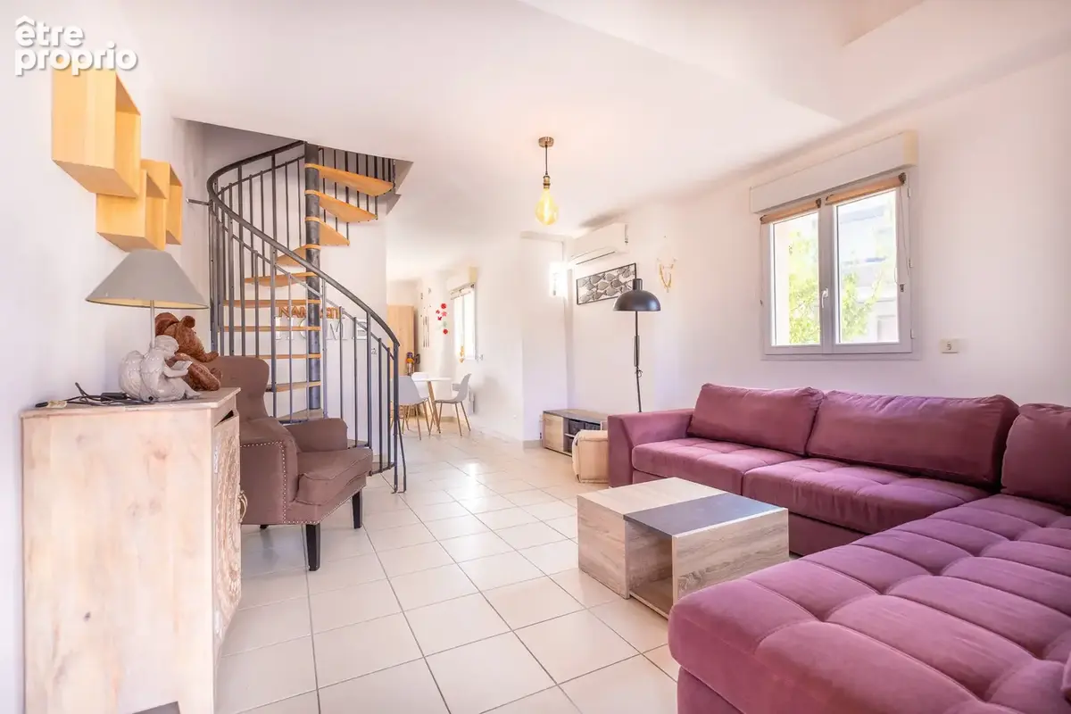 Proche calanques et commerces, exceptionnel T3/4 en duplex avec vue mer et 2 parkings - photo 5