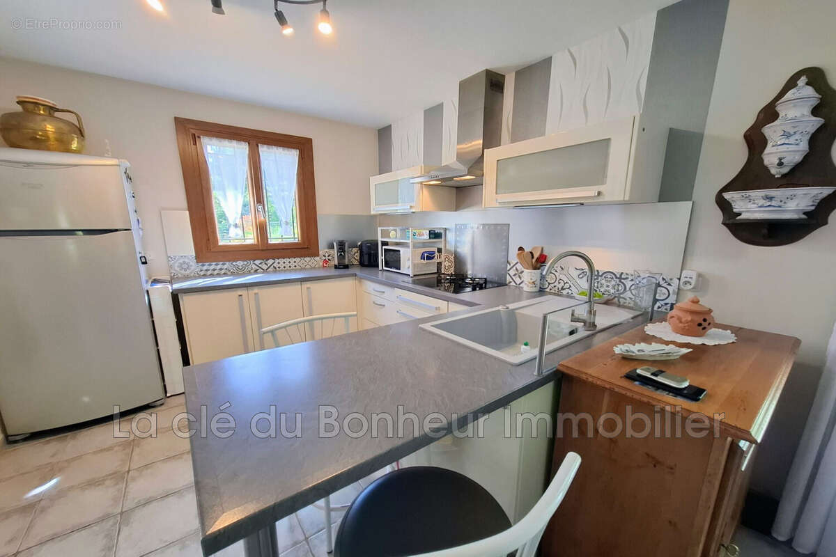 Maison 82 m² à Montagnac-Montpezat  - photo 3