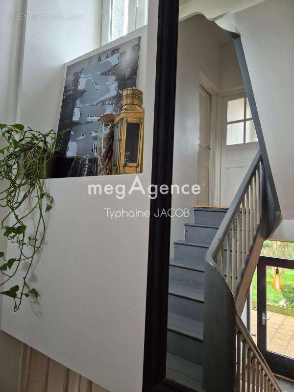 Ensemble rénové : maison 6 chambres, 1 studio et T2 - photo 6