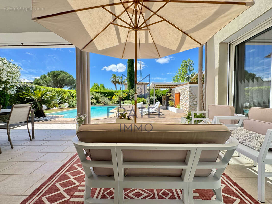 Élégante villa d'architecte T5 de 169 m2 avec piscine - photo 19