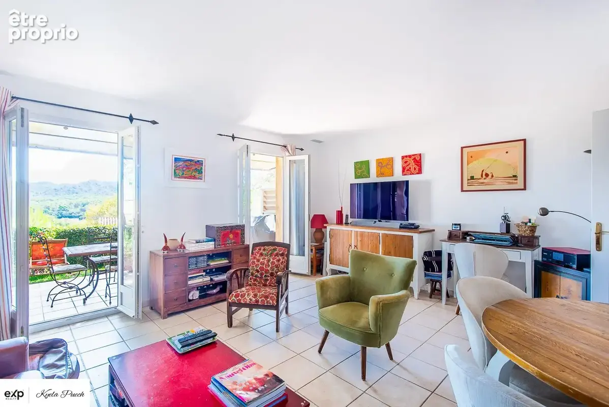 Kyela puech vous propose cette villa avec vue sur les Alpilles, piscine et cadre privilégié au Domaine du golf de Pont Royal