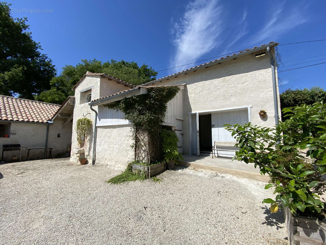 Charmante maison en pierre avec gîte et piscine - photo 8
