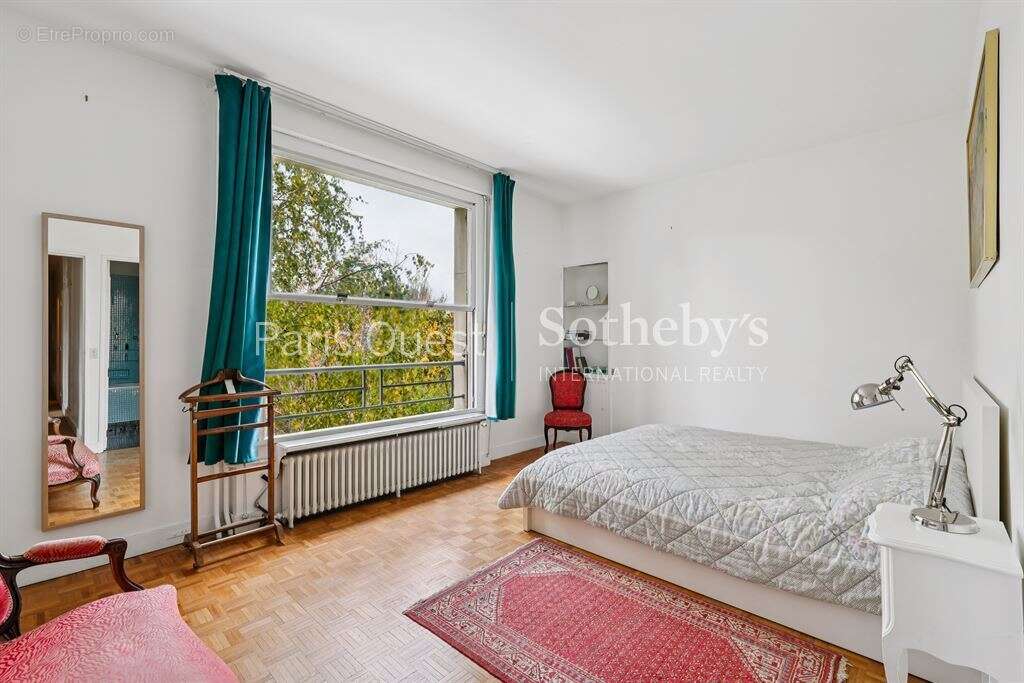 Appartement à NEUILLY-SUR-SEINE
