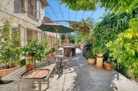 Maison à VALBONNE
