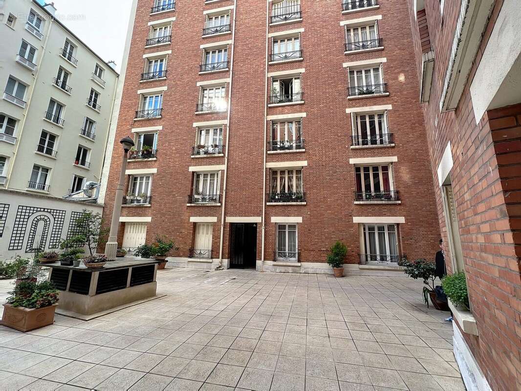 Appartement à NEUILLY-SUR-SEINE