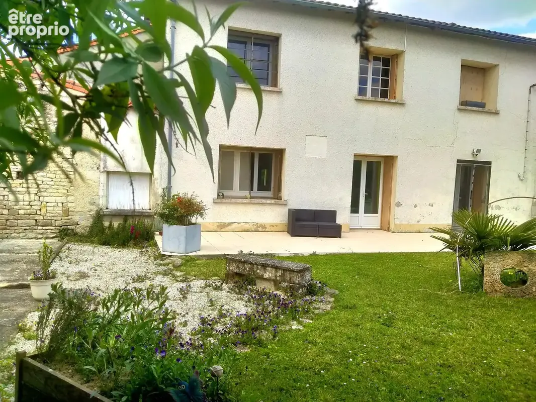 Maison 5 pièces 125 m² à vendre à Loubille (79110) - photo 2